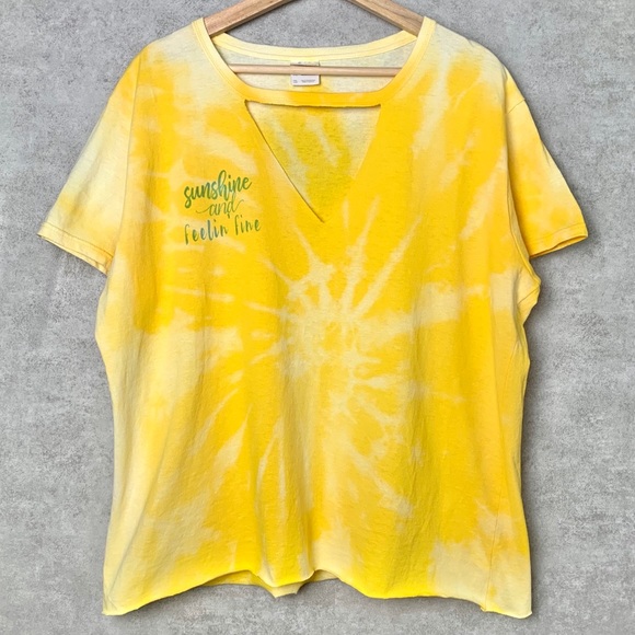 “Sunshine and Feelin’ Fine” Short Sleeve Tee - Picture 3 of 5